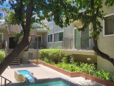 apartment-courtyard-windows-balconies-calabasas