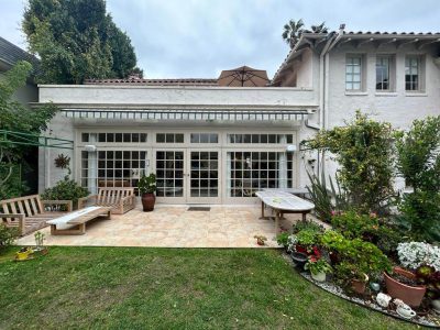 backyard-enclosed-patio-french-windows-los-angeles
